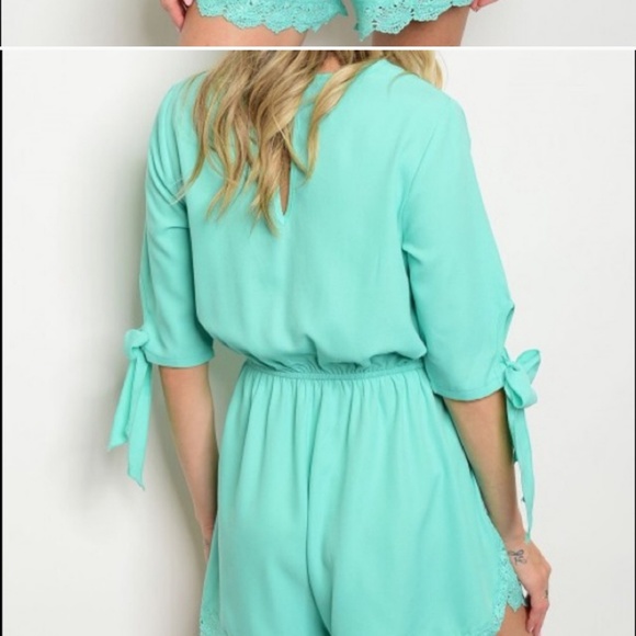 Mint green nice lace trimmings. Neck and ties on s - Picture 3 of 3